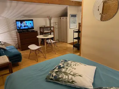 Un ou plusieurs lits dans un hébergement de l'établissement Studio privé dans pavillon