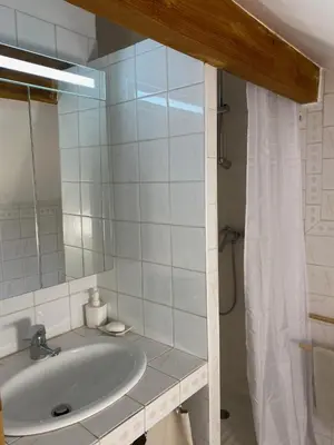 Salle de bains dans l'établissement Studio privé dans pavillon