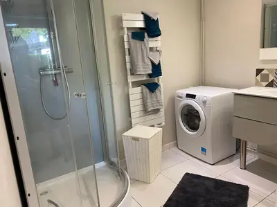 Salle de bains dans l'établissement Les charmes de l'Yères
