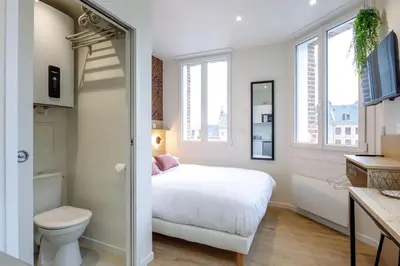 Un ou plusieurs lits dans un hébergement de l'établissement Appartement 4 proche de la gare et du centre ville