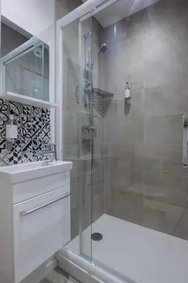 Salle de bains dans l'établissement Appartement 5 proche de la gare et du centre ville