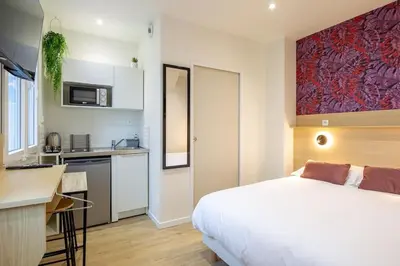 Cuisine ou kitchenette dans l'établissement Appartement 5 proche de la gare et du centre ville