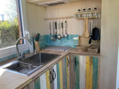 Cuisine ou kitchenette dans l'établissement Tiny du Verger de la Pommeraye