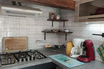 Cuisine ou kitchenette dans l'établissement Charmant 110m2 avec jardin privé