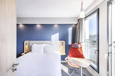 Un ou plusieurs lits dans un hébergement de l'établissement Holiday Inn Express Paris - Poissy by IHG