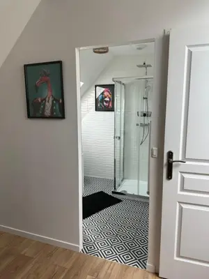 Salle de bains dans l'établissement Le Nid des Voyageurs - chambre Eurylaime