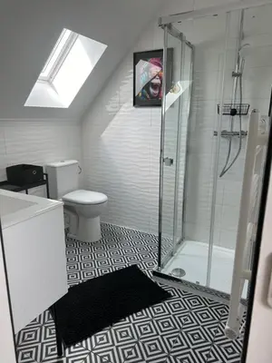 Salle de bains dans l'établissement Le Nid des Voyageurs - chambre Eurylaime