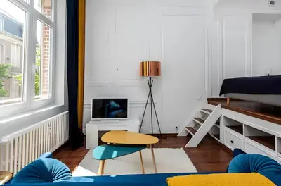 Télévision ou salle de divertissement dans l'établissement Plein centre, Parking privé et securisé hors SUV , 1 lit et 1 couchage d'appoint pour enfant