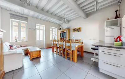 Cuisine ou kitchenette dans l'établissement Awesome Home In Arques La Bataille
