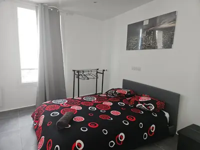 Un ou plusieurs lits dans un hébergement de l'établissement 1 Studio Cosy avec WIFI Meulan EN Y