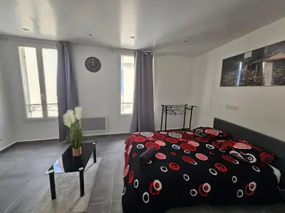 Un ou plusieurs lits dans un hébergement de l'établissement 1 Studio Cosy avec WIFI Meulan EN Y