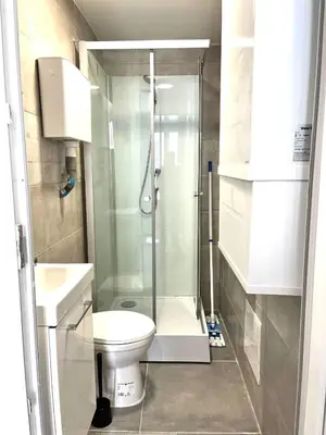 Salle de bains dans l'établissement 1 Studio Cosy avec WIFI Meulan EN Y