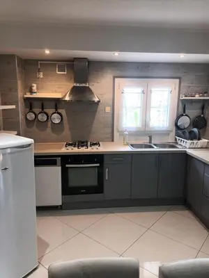 Cuisine ou kitchenette dans l'établissement Appartement f3