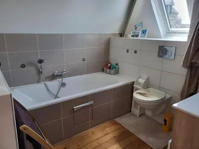 Salle de bains dans l'établissement Maison de charme à Dieppe, confort et loisirs