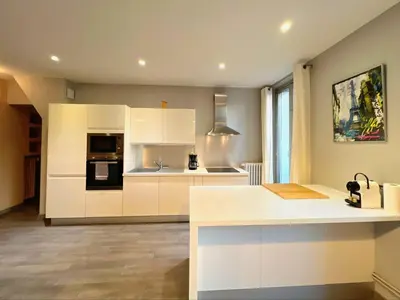 Cuisine ou kitchenette dans l'établissement Le Repère de Poissy・4 Ch de Standing
