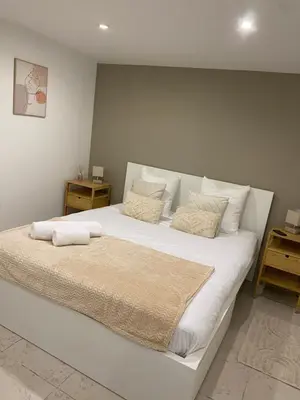 Un ou plusieurs lits dans un hébergement de l'établissement Appartement tout confort