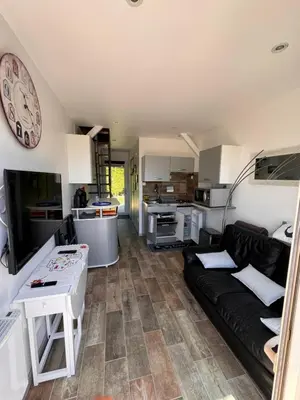 Cuisine ou kitchenette dans l'établissement Bord de Mer