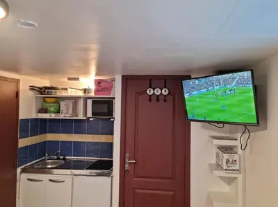 Cuisine ou kitchenette dans l'établissement Charmant logement à Déville proche université