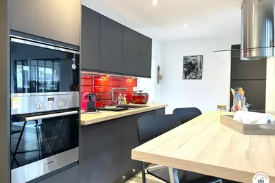 Cuisine ou kitchenette dans l'établissement l'Olympe - Babyfoot Vidéoprojecteur & Parking