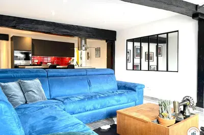 Coin salon dans l'établissement l'Olympe - Babyfoot Vidéoprojecteur & Parking