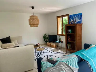 Coin salon dans l'établissement Maison Côte Et Champs