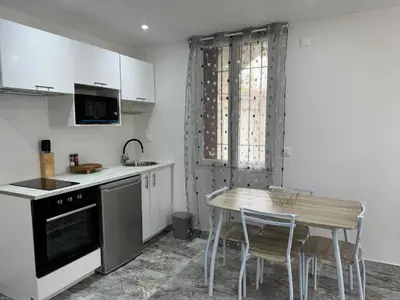 Cuisine ou kitchenette dans l'établissement Studio le Plessis