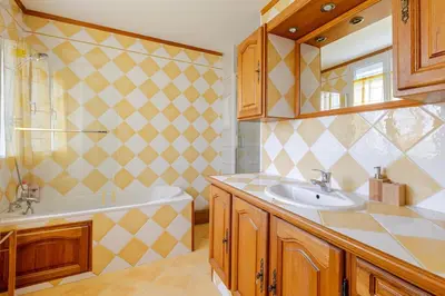 Salle de bains dans l'établissement appartement proche paris et Roissy