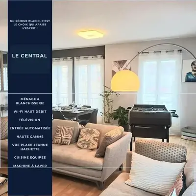 Le Central - Vue Place Jeanne Hachette