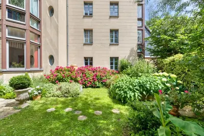 Jardin de l'établissement Rafael F2 Bourgeois avec Jardin