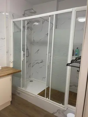 Salle de bains dans l'établissement Appartement hyper-centre vue cathédrale