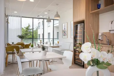 Restaurant ou autre lieu de restauration dans l'établissement Oh Activ Cergy