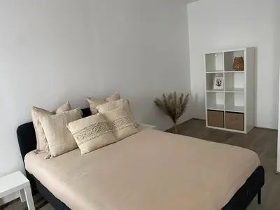 Un ou plusieurs lits dans un hébergement de l'établissement Maison Spacieuse et Confortable 100m2 avec Jardin
