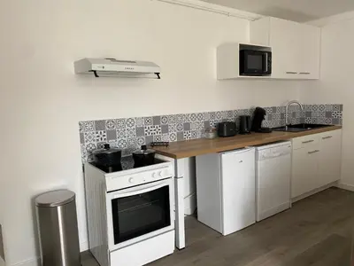 Cuisine ou kitchenette dans l'établissement Maison Spacieuse et Confortable 100m2 avec Jardin