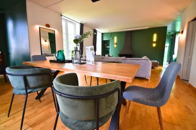 Coin salon dans l'établissement Évasion au Château Ravenel