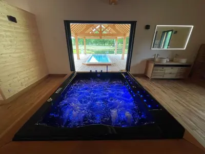 Plan de l'établissement Suite climatisée de 120 m2 avec spa de nage, sauna et balnéo