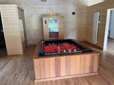 Salle de jeux dans l'établissement Suite climatisée de 120 m2 avec spa de nage, sauna et balnéo