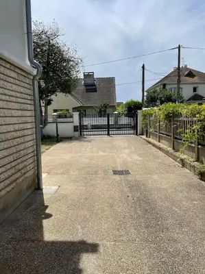 Plan de l'établissement Logement cosy à 15 mn de la gare saint Lazare et 30 mn de l'aéroport Charles de Gaulles
