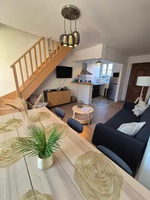 Coin salon dans l'établissement Maison Les 4 Mers
