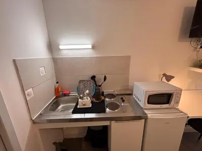 Cuisine ou kitchenette dans l'établissement Studios Louis RICARD