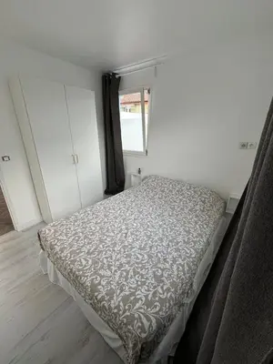 Un ou plusieurs lits dans un hébergement de l'établissement Maison à Mantes la jolie