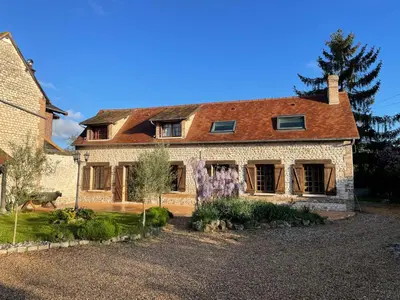 Jardin de l'établissement Grande Maison en bord de Seine