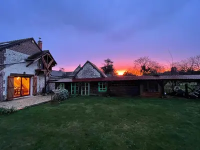 Lever ou coucher de soleil vu de la maison de vacances ou à proximité
