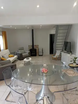 Coin salon dans l'établissement maison 2 chambres 4 lits 15mn Aéroport de Beauvais 5mn du château de la trye