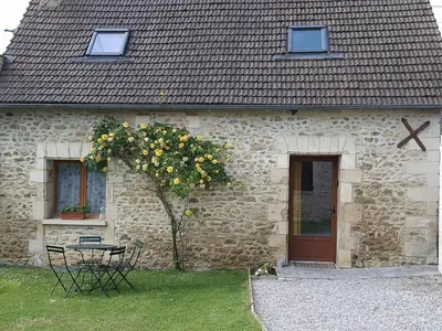 Jardin de l'établissement maison 2 chambres 4 lits 15mn Aéroport de Beauvais 5mn du château de la trye