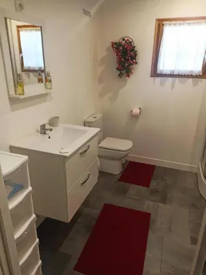 Salle de bains dans l'établissement maison 2 chambres 4 lits 15mn Aéroport de Beauvais 5mn du château de la trye