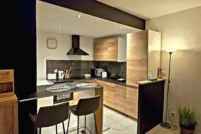 Cuisine ou kitchenette dans l'établissement F2 en centre ville proche gare