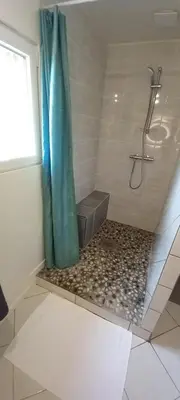 Salle de bains dans l'établissement l'escale familiale