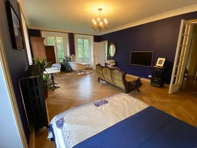 Télévision ou salle de divertissement dans l'établissement Le Château d'Elbeuf-en-Bray