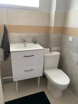 Salle de bains dans l'établissement Appartement spacieux à Pierrelaye avec vue sur jardin, 83 m²