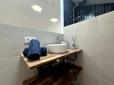 Salle de bains dans l'établissement Gare Unique Duplex lumineux